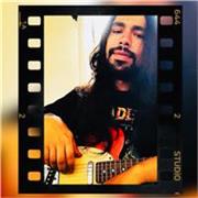 Profesor de música con más de 15 años de experiencia práctica y 6 años de experiencia contractual en la enseñanza de Guitarra