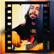 Profesor de música con más de 15 años de experiencia práctica y 6 años de experiencia contractual en la enseñanza de Guitarra