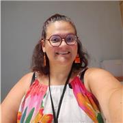 Profesora de francés imparte clases a niños de todas las edades.Traductora