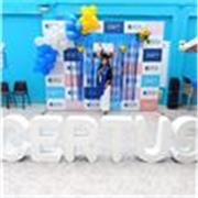 La docente de comunicación comparte clases con alumnos de primaria o secundaria