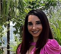 Dottoressa in scienze dell'amministrazione e dell'organizzazione. laurenda in scienze filosofiche