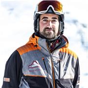 Aprende o mejora tu técnica de esquí o snowboard. Siente el movimiento en la nieve y disfruta de mejor experiencia en Sierra Nevada con Snowmotion