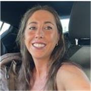 Profesora de lengua Castellana y Literatura, imparte clases de la asignatura a todos los niveles de primaria, ESO y Bachillerato