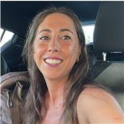 Profesora de lengua Castellana y Literatura, imparte clases de la asignatura a todos los niveles de primaria, ESO y Bachillerato