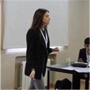 Doy clases particulares de inglés a personas entre 10-17 años. Cuento con un B2 de Cambridge