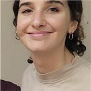 Etudiante en licence qui donne des cours de soutien pour niveau primaire et secondaire