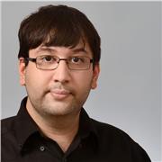 Hallo! Mein Name ist Mehmet Akif Özer, und ich helfe Schülern und Erwachsenen dabei, Englisch einfach und verständlich zu lernen.