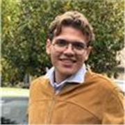 Mi piace molto aiutare gli altri a superare i loro ostacoli.