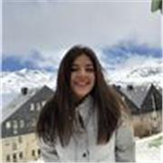 Soy una estudiante universitaria de tercero (administración y dirección de empresas y comunicación audiovisual); tengo un nivel C1 de inglés ya que he estado viviendo 1 año como Exchange student en Ohio (USA). Siempre me ha gustado enseñar y me considero 