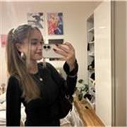 Deutsch Tutorin, die Kinder der Altersgruppe 8-16 unterrichtet