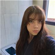 Soy una persona organizada, divertida y me encanta enseñar de una manera fácil y entretenida