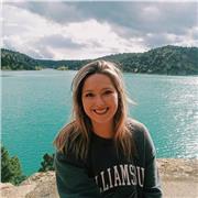 Futura maestra de primaria implicada por sus alumnos