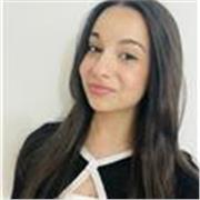 Estudiante universitaria en ade, con grado medio de auxiliar  de enfermería y grado superior de educación infantil