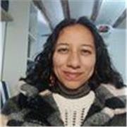 Profesora de tejido, aprende diversas técnicas, aprende a hacer diferentes prendas, bufanda, blusa, traje de baño o gorro.