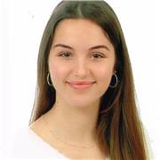 Profesora de inglés imparte clase a niñ@s
