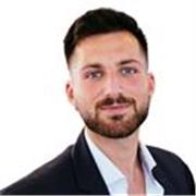 Laureato in giurisprudenza sono appassionato e studioso di storia 