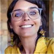 Economista e investigadora con amplia trayectoria en consultoría financiera y de planificación estratégica.