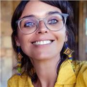 Economista e investigadora con amplia trayectoria en consultoría financiera y de planificación estratégica.