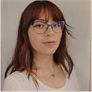 Soy Licenciada en Bilingüismo, pero me alejo totalmente de la clase tradicional aburrida de tablero y reglas infinitas