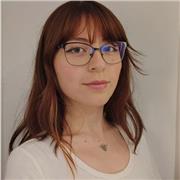 Soy Licenciada en Bilingüismo, pero me alejo totalmente de la clase tradicional aburrida de tablero y reglas infinitas