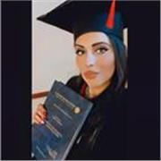 Laureata alla magistrale in giurisprudenza impartisce lezioni di diritto a studenti