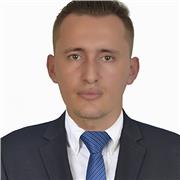 Profesor de contabilidad y finanzas básicas