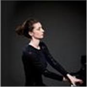 Pianiste concertiste et enseignante donne cours de piano tous âges tous niveaux
