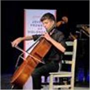 Estudiante de Ingeniería Aeroespacial y Músico Superior imparte clases de Matemáticas, Física y Violonchelo.