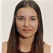 Joven chica de 18 años dispuesta a impartir clases en inglés y en otras asignaturas de primaria.