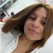 Soy una estudiante de 19 años, estoy estudiando enfermería y tengo amplios conocimientos en química. Busco un trabajo con el que poder compaginar mis estudios, que son de mañana.
Llevo dos años dando clases particulares de refuerzo a alumnos de primaria y