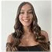 Extrovertida, responsable, cercana, paciente, dinámica, comprometida, organizada y motivadora. 