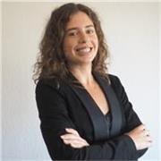 Profesional bilingüe apta para todas las edades y niveles.