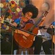 Guitarrista profesional con experiencia en enseñanza individual y grupal