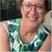 Italian tutor providing lessons to youngs and adults
