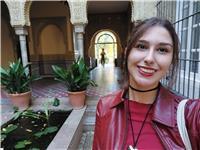 ¡Hola! Soy Mónica, estudiante y profe de idiomas que quiere que te enamores del español o del inglés en la preciosa Granada💃🏻