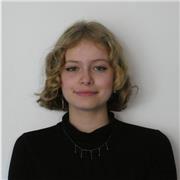 Étudiante en AES proposant des cours de la primaire au brevet