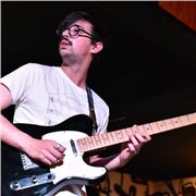 Profesor de guitarra para todas las edades y niveles.
Acompañamiento, solos, transcripción y teoría aplicada