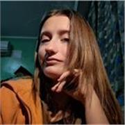 Ragazza aiuto compiti e ripetizioni in materie scientifiche e informatiche, diploma in informatica e laureanda in scienze naturali