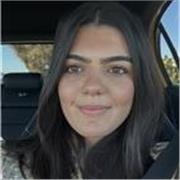 Me defino una persona capaz de ayudar en todo lo que pueda. Me gustan muchos los niños y suelo conectar  mucho con ellos. Quiero enseñarles de una manera distinta el ver los deberes como algo entretenido y diferente a cómo lo suelen ver. 