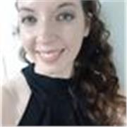 Profesora de Piano, imparte clase a alumnos de todas las edades