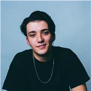 Profesor de música con experiencia de 8 años en varios instrumentos se ofrece para impartir clases musicales