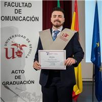 Licenciado en periodismo y capacitado para profesor de escritura hasta nivel universitario