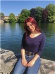 Studentessa fornisce ripetizioni e aiuto compiti