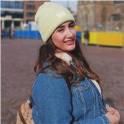 Ich kann Türkischunterricht und Modedesignkurse für Schüler aller Altersgruppen anbieten.