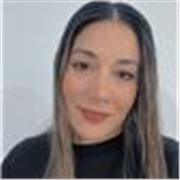 Profesora de Español imparte clases a todas la edades