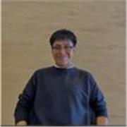 Profesor que refuerza conceptos psicológicos