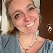 Insegnante di lettere con 10 anni di esperienza nelle scuole