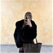 Tengo 16 años y curso bachillerato social, tengo experiencia enseñando a familiares. Soy paciente y trabajo mejor con niños.