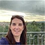 Profesora de inteligencia artificial para adultos y personas senior