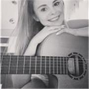 Instruktorka gry na gitarze, ukulele oraz keyboardzie